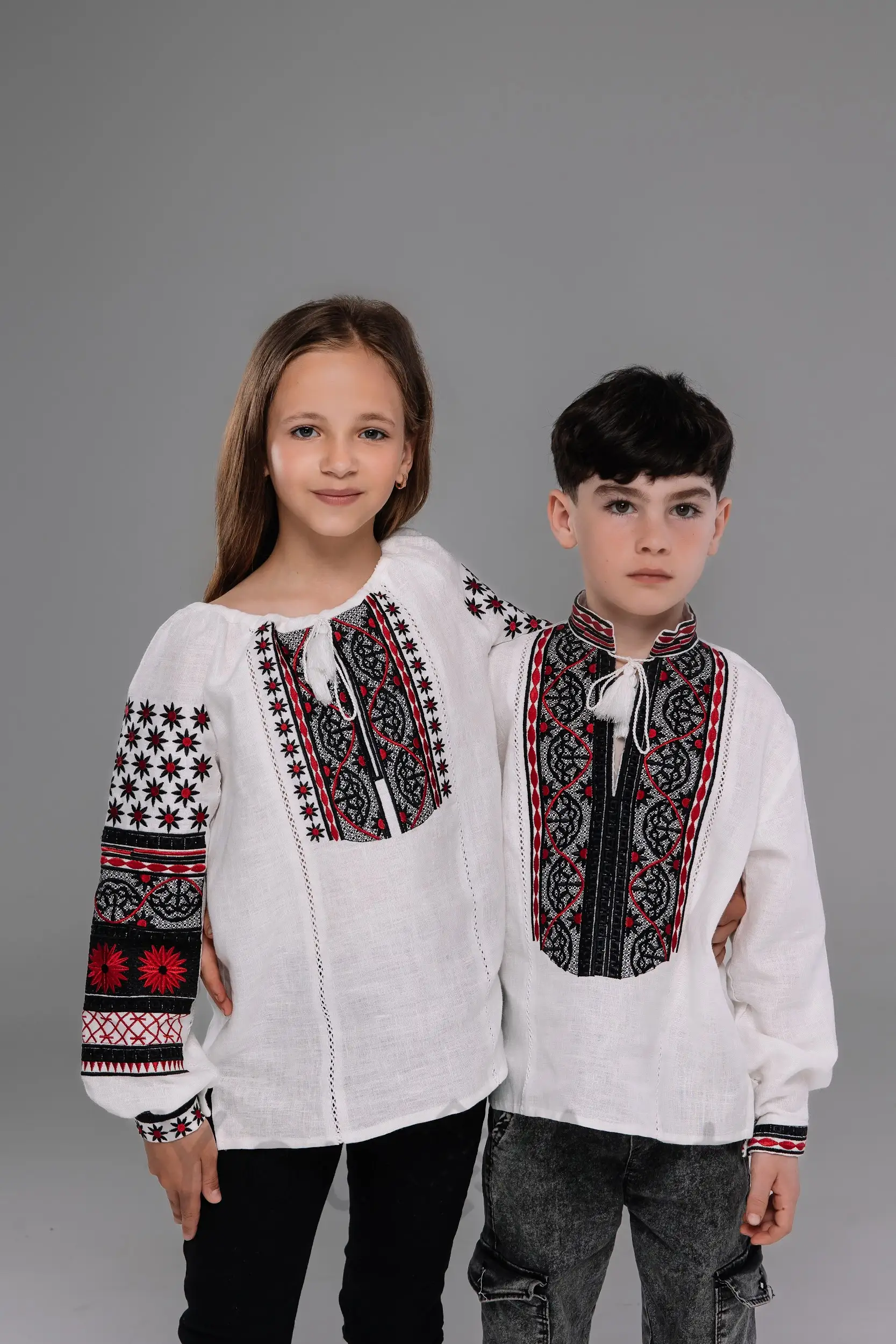 Комплект вишиванок з льону Подільська (чорно-червоний) - Зображення 10
