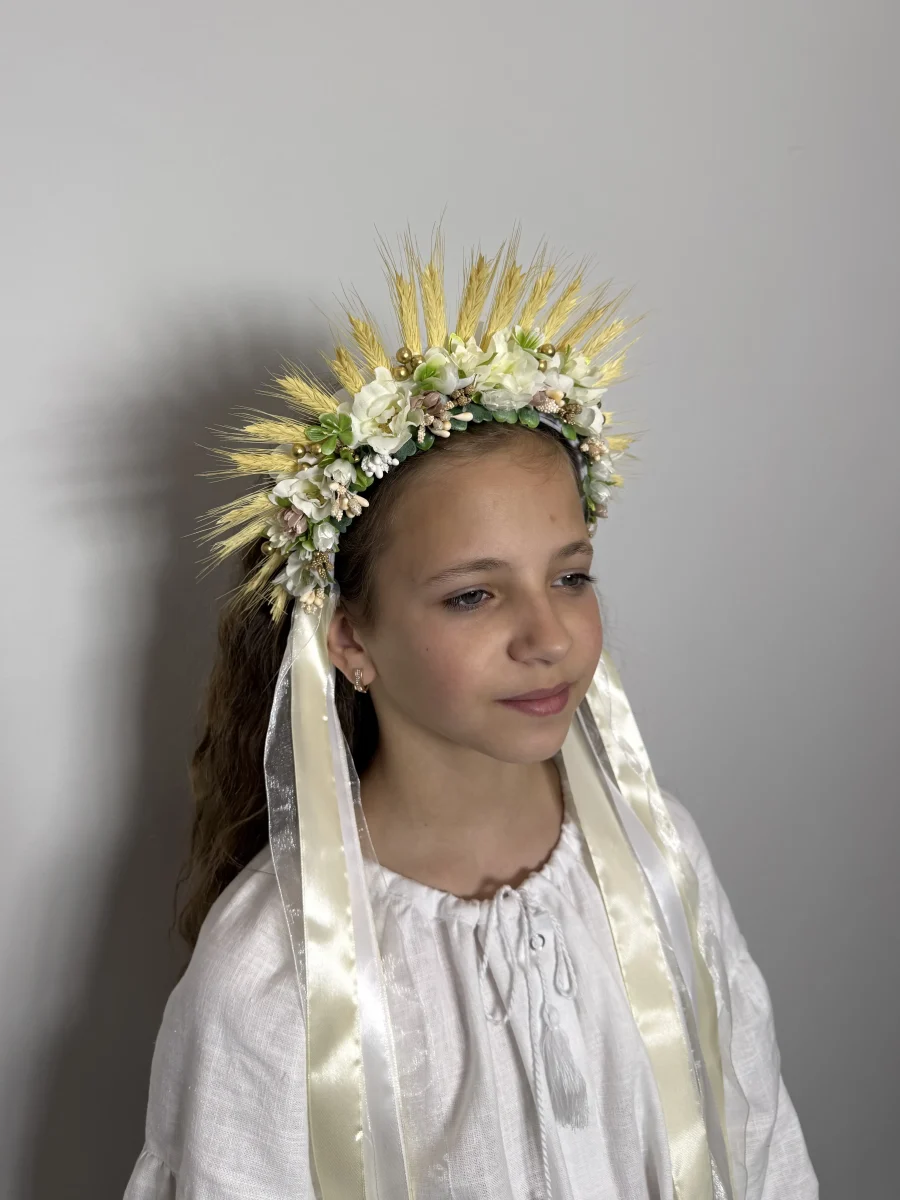 Віночок зі стрічками Світлий оберіг ( бежевого кольору )